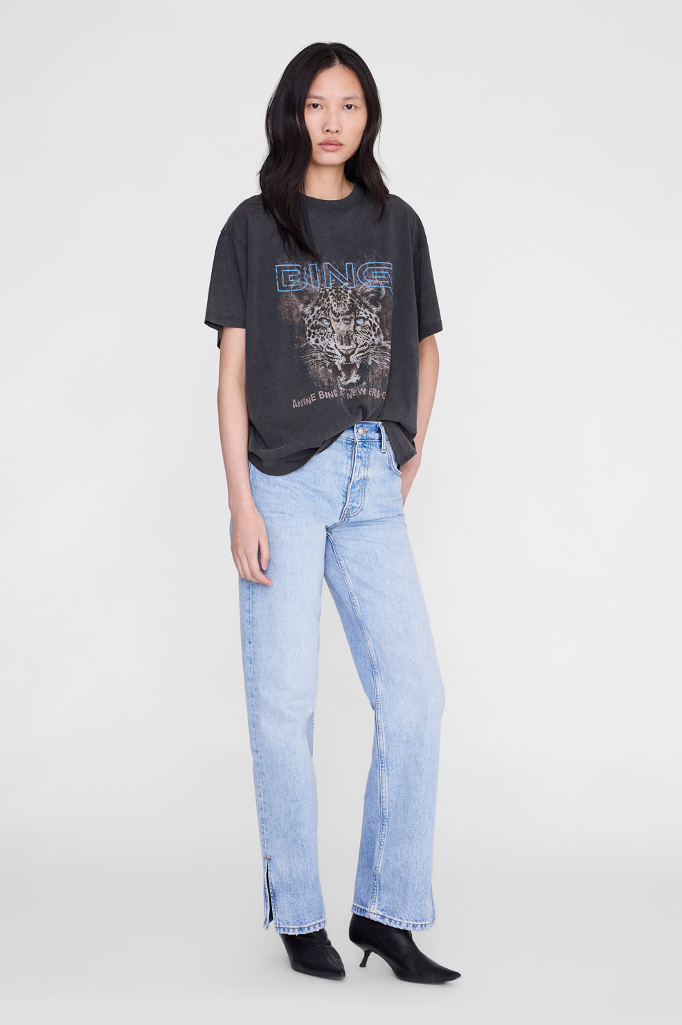 ANINE BING Cade Tee Leo Muse - Washed Black - on model front