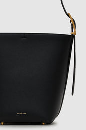 ANINE BING Elly Medium Bucket Bag Grained Leather - Black - detail view