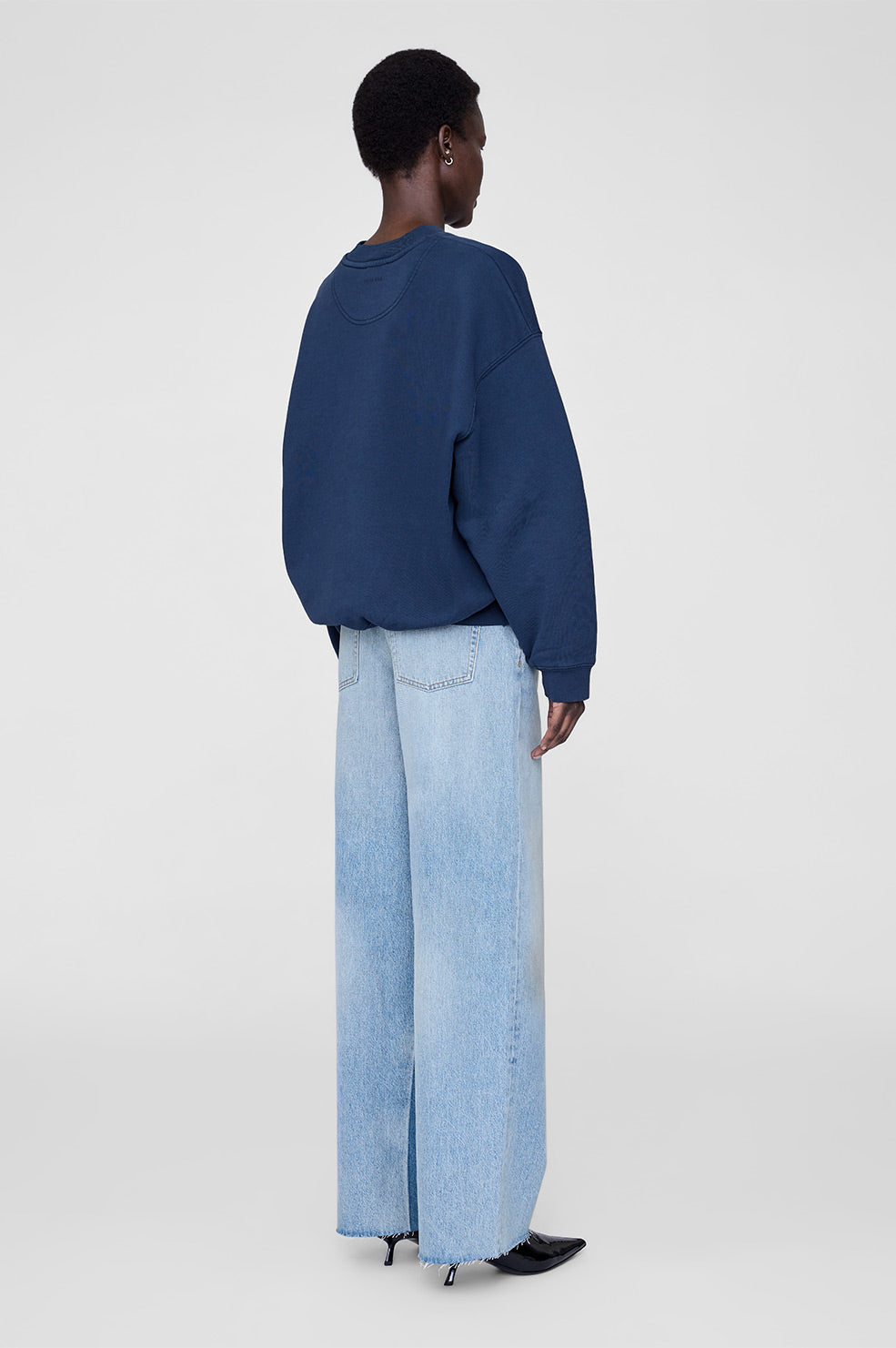 ANINE BING Jaci Sweatshirt Paris - Washed Navy - On Model Back