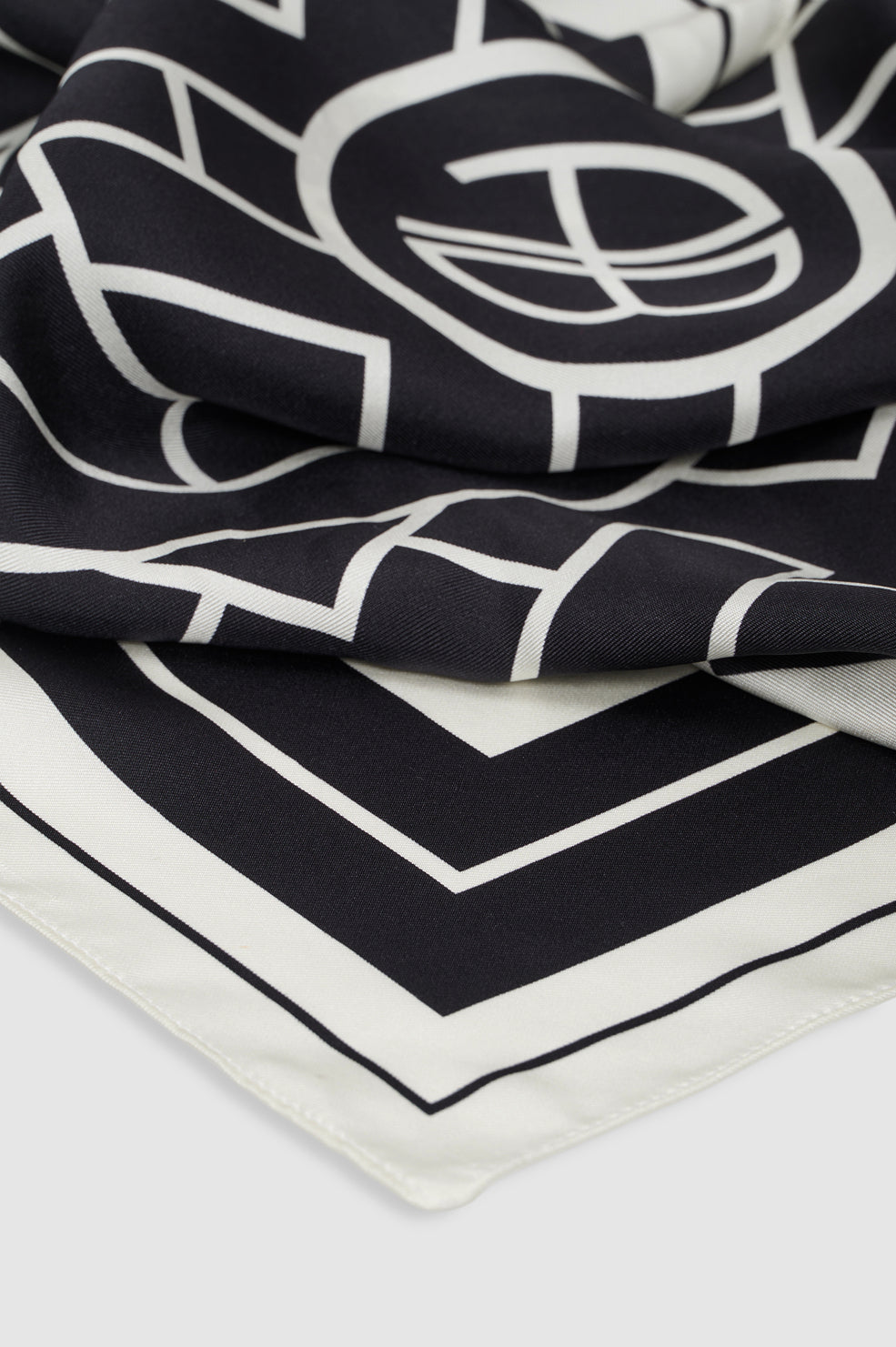 York Scarf Ab - Black View 4